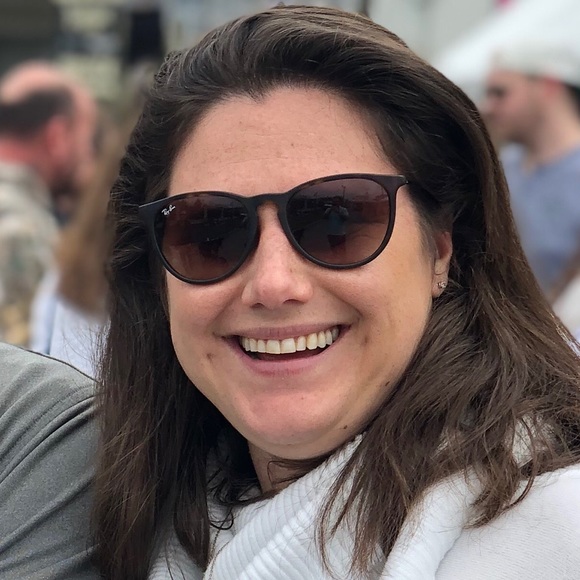 Meet your Posher, Danielle - Picture 1 of 1